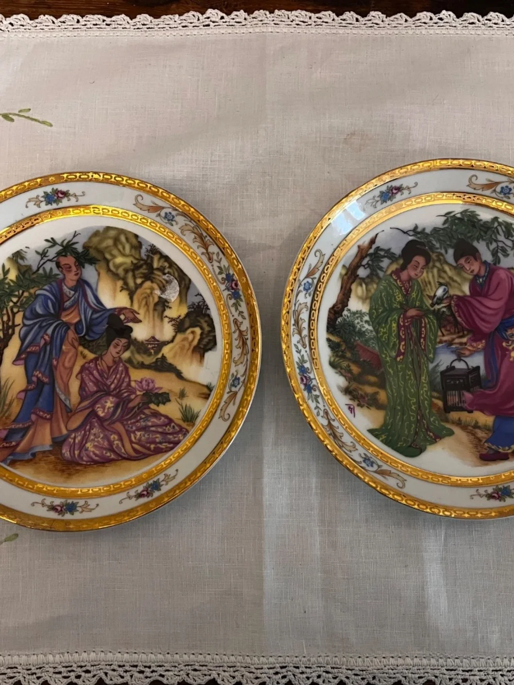 Vintage Made in Spain Chinoiserie Porcelain Cabinet Plates